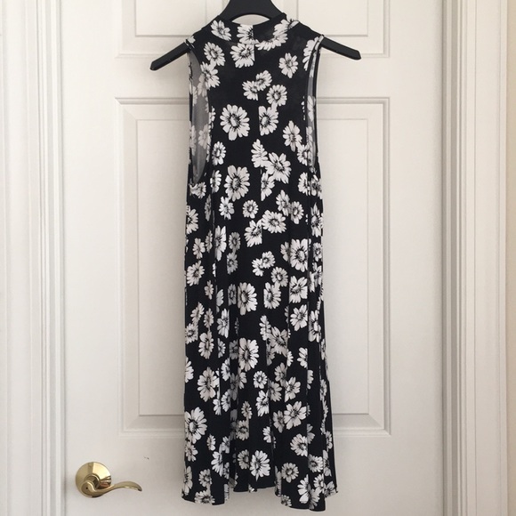Forever 21 Women’s Dress S Black White Floral Daisies Sundress Flowy Sleeveless - Picture 4 of 7